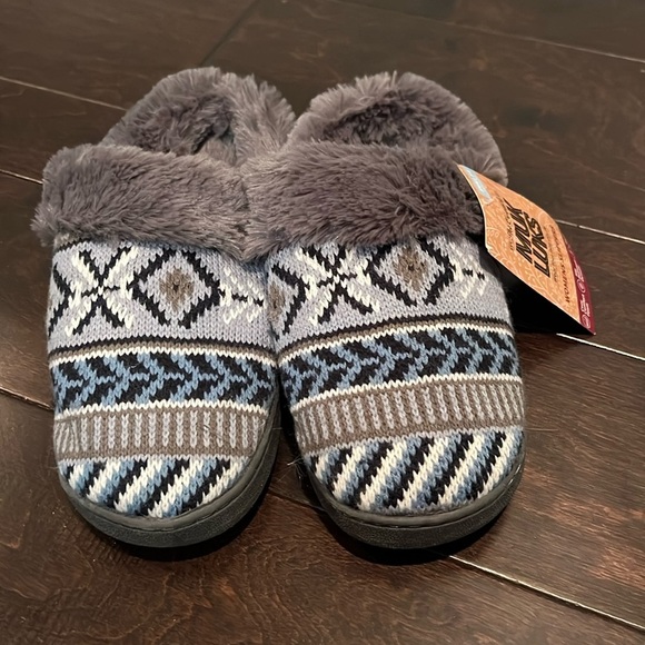 Muk Luks slippers NWT 5-6 - Picture 1 of 5